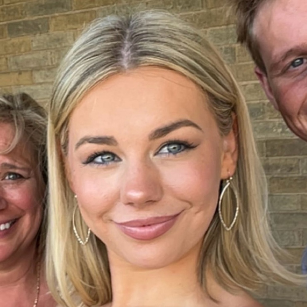 Meet your Posher, Corinne🤍